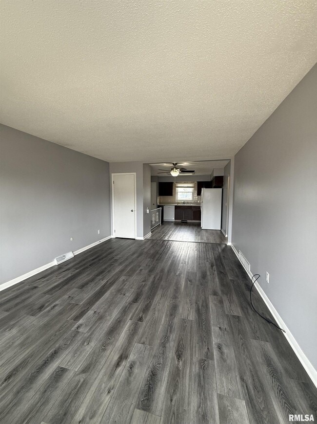 Building Photo - 2843 High Point Dr