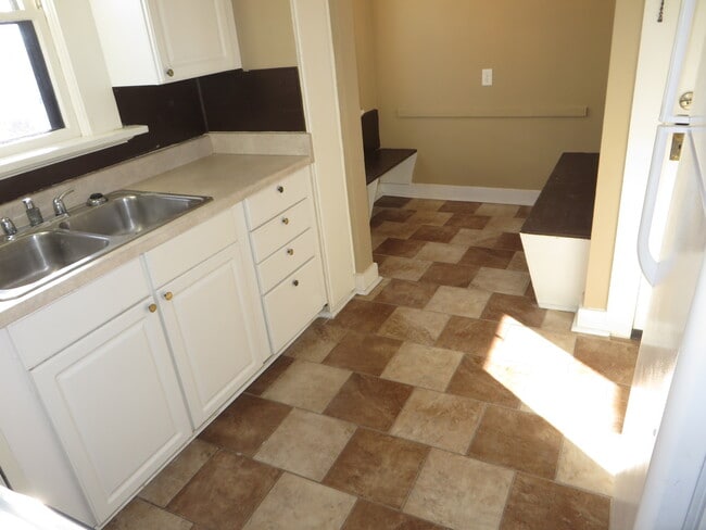 Building Photo - 1114 Rockhill St