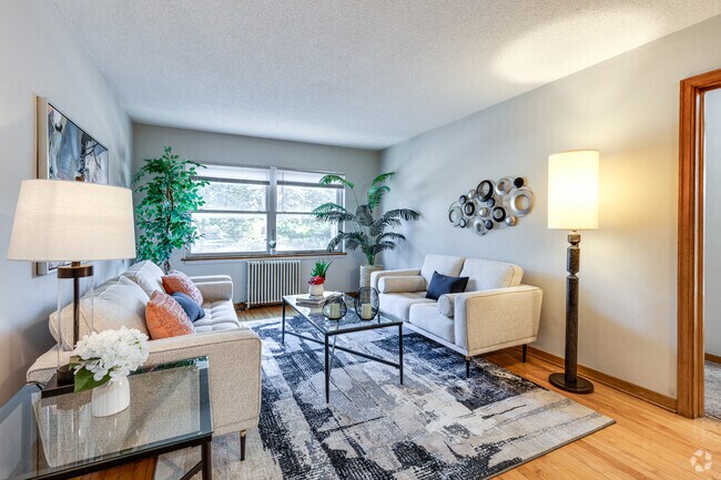 1BR, 1BA - 590SF - Living Room - Highland Lane Apartments