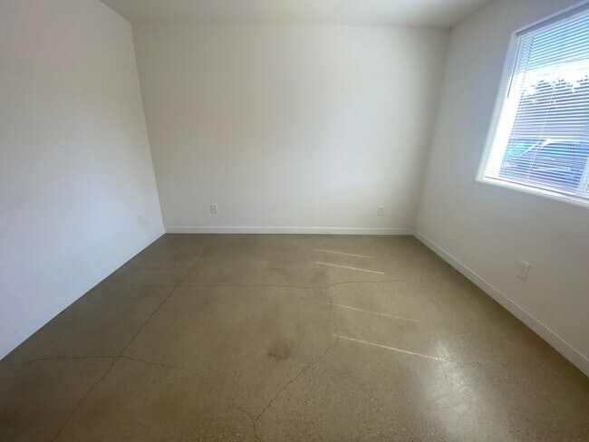 Building Photo - 1540 Park St