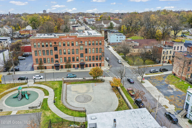 Building Photo - 69 2nd St