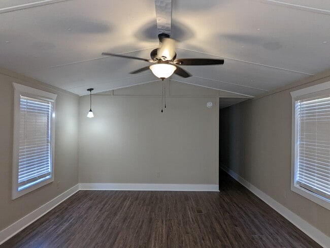 Building Photo - 415 Green Oak Rd