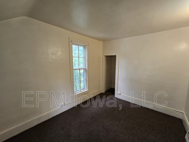 Building Photo - 820 Logan Ave