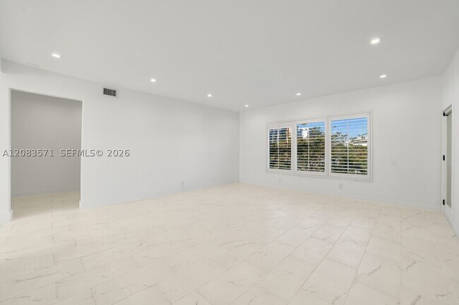 Building Photo - 3909 Garden 4