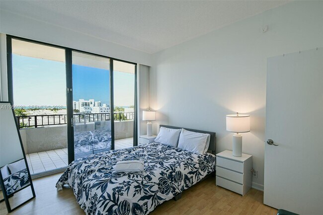 Building Photo - 251 Crandon Blvd