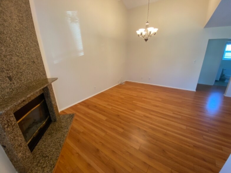 Building Photo - 606 S Everett St