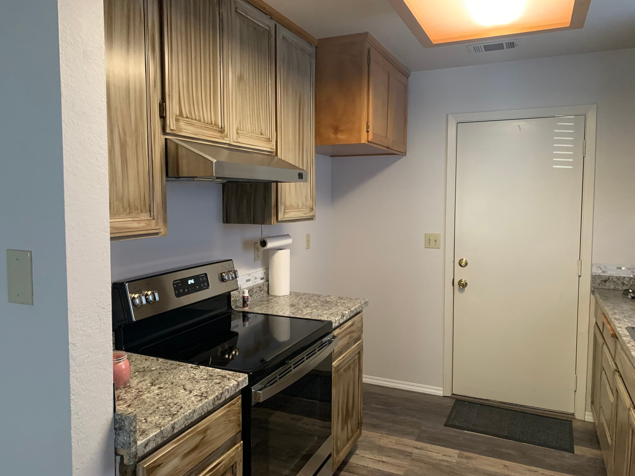 kitchen stove - 1619 Parker Ave