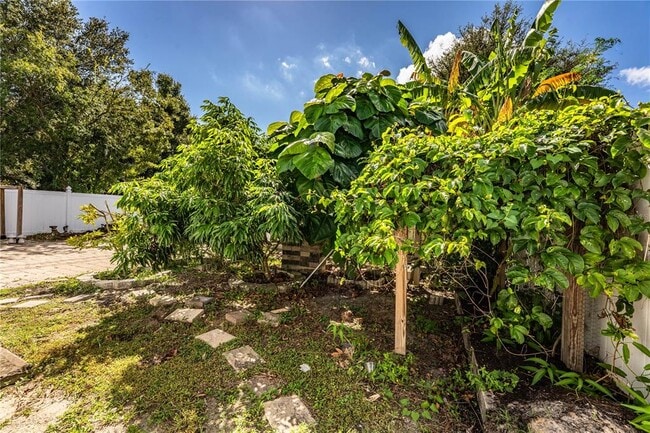 Building Photo - 1876 Holton Rd