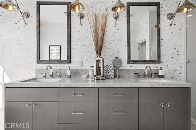 Building Photo - 712 Marguerite Ave