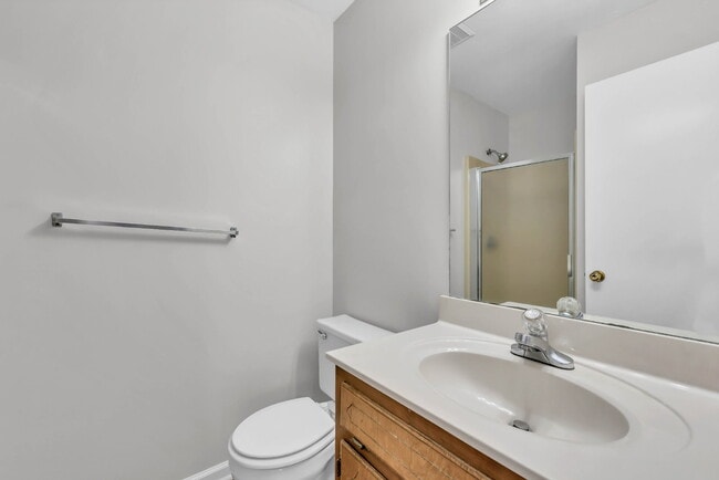 Building Photo - This charming rental in a convenient Clarksville location!