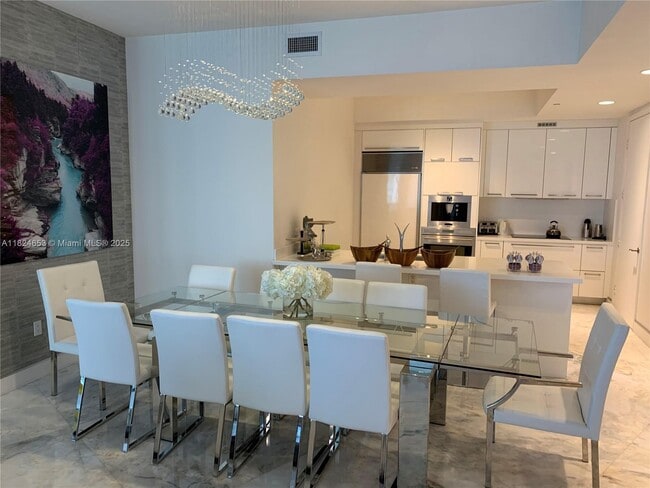 Building Photo - 16001 Collins Ave