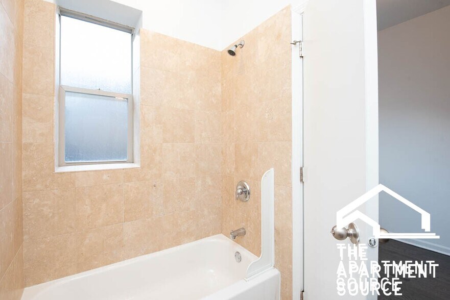 Building Photo - 5054 N Winthrop Ave