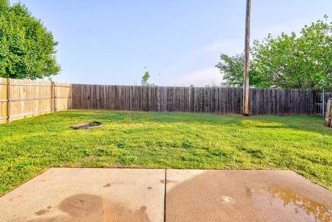 Building Photo - 10425 Aberdeen Dr