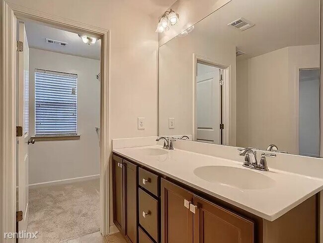 Building Photo - 3 br, 2.5 bath Townhome - 4201 Alden Park Dr
