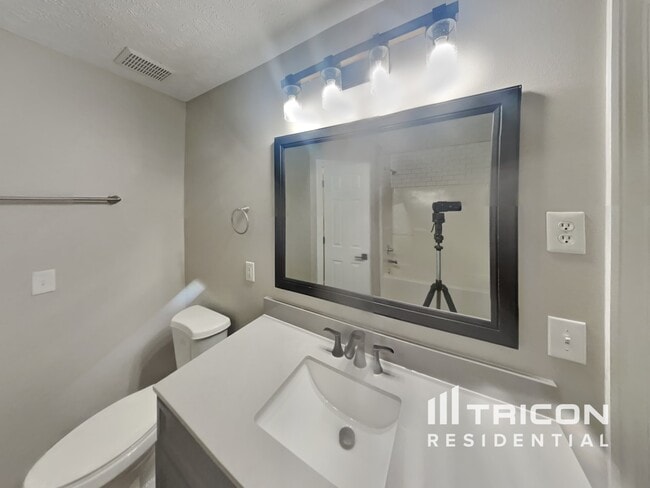 Building Photo - 1513 Destiny Dr