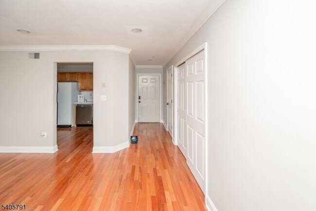 Building Photo - 52 Brookside Ln