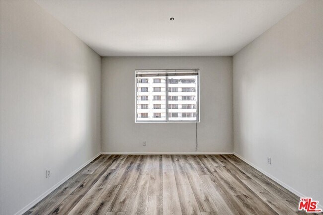 Building Photo - 10600 Wilshire Blvd