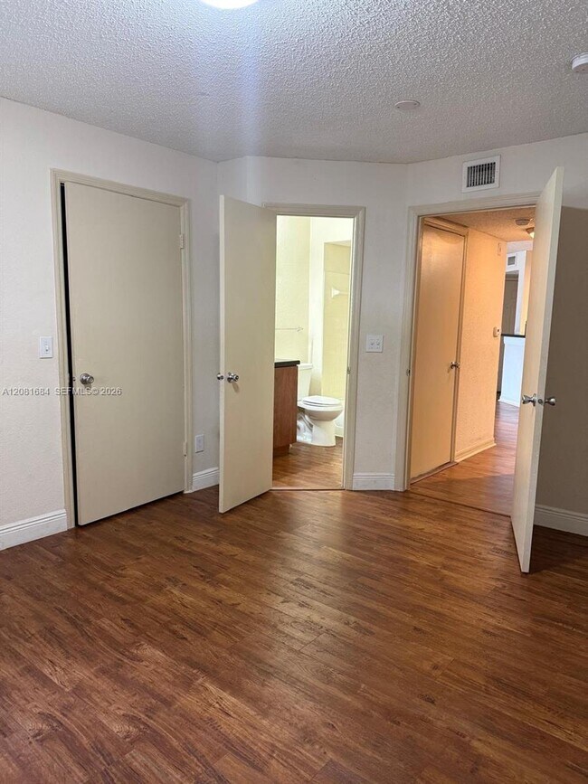 Building Photo - 12980 Vista Isles Dr