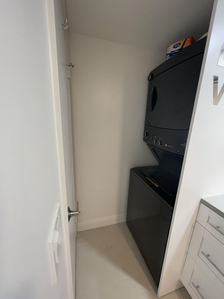 Building Photo - 2101 21st Ln