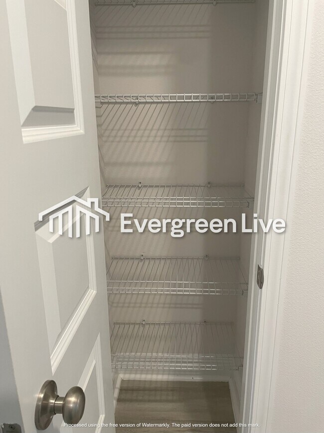 Building Photo - 9867 Fowler Ave