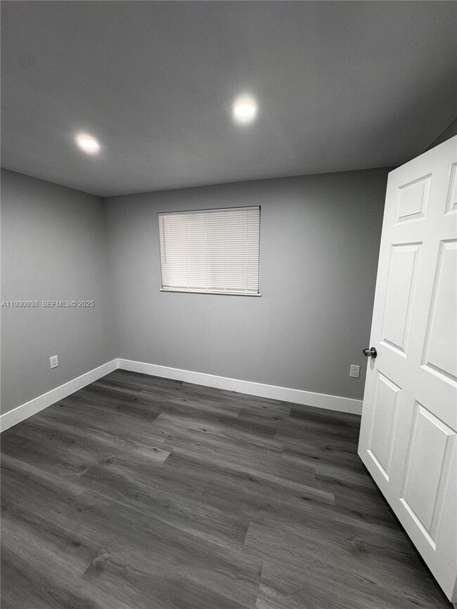 Building Photo - 3033 NW 32nd St