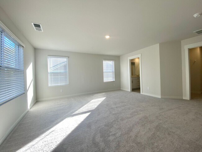 Building Photo - “Modern comfort meets Murfreesboro charm —...