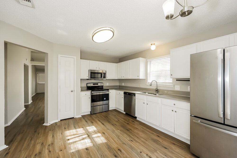 Building Photo - 2213 Whispering Wind St