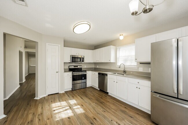 Building Photo - 2213 Whispering Wind St