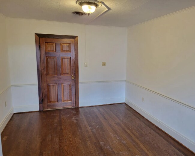 Building Photo - 423 W Cork St