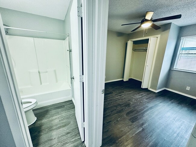 Building Photo - 5507 Rose Hill Cir