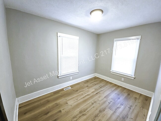 Building Photo - Beautifully updated 2 bedroom home for rent!