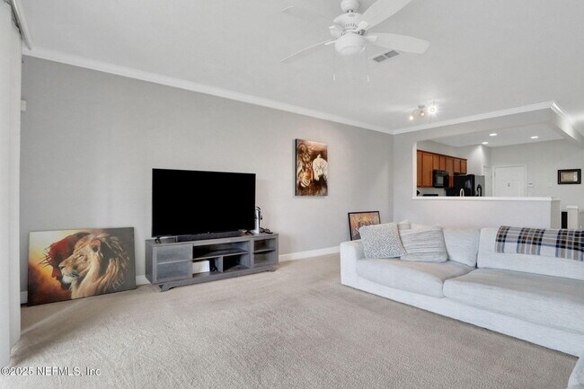 Building Photo - 6846 Roundleaf Dr