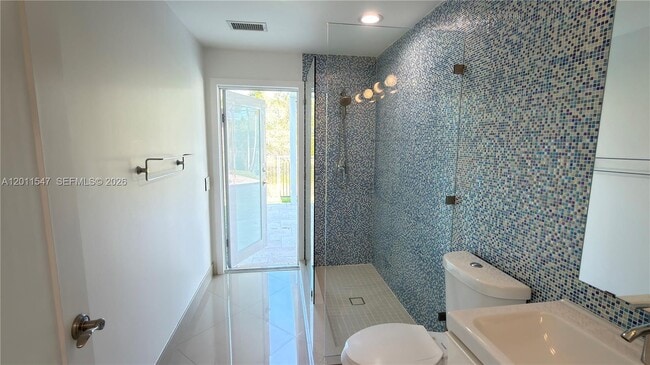 Building Photo - 3767 Oak Ridge Cir
