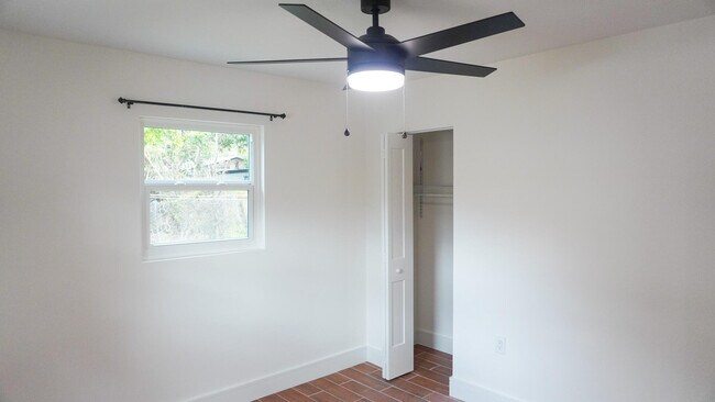 Building Photo - 1414 Ave I