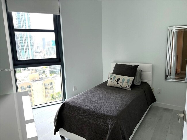 Building Photo - 501 NE 31st St