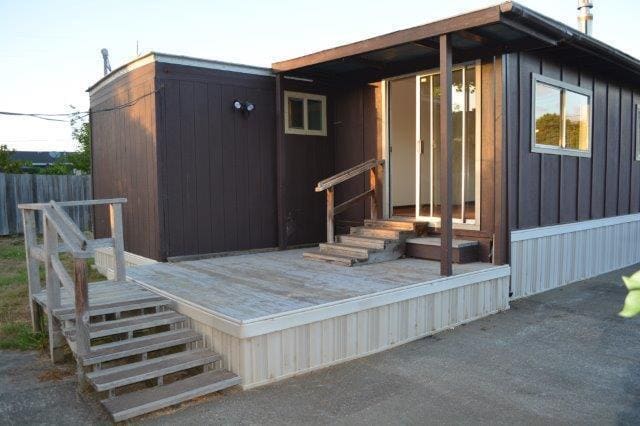 Building Photo - Sweet in-town mobile, very cute 1 bedroom