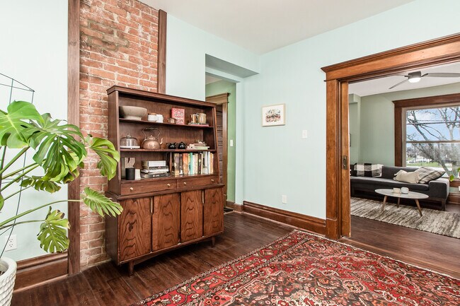 Building Photo - 234 E 7th Ave