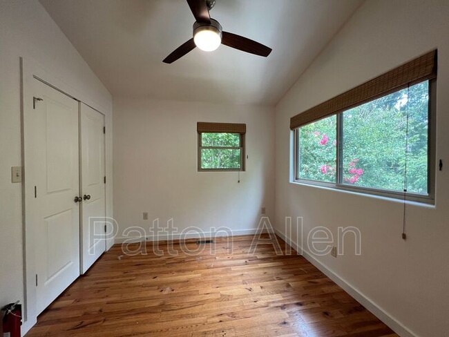 Building Photo - 103 Deaver St