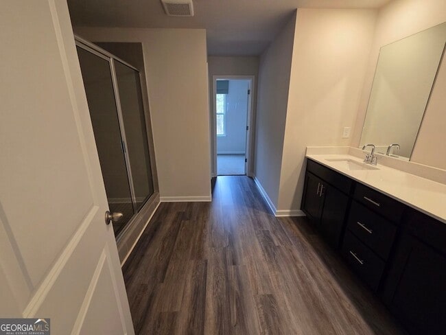 Building Photo - 167 Vly Oak Dr