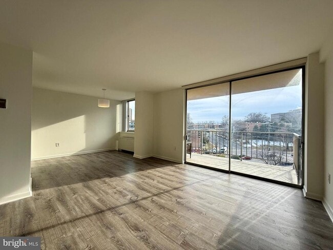 Building Photo - 5565 Columbia Pike