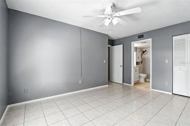 Building Photo - 8201 Sun Spring Cir
