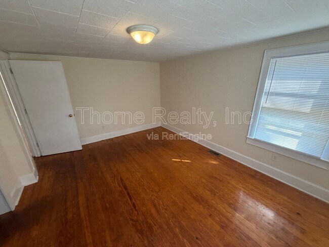 Building Photo - 940 Blandwood Ave