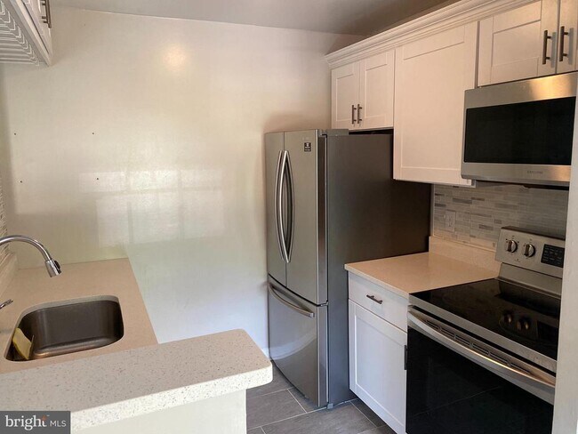 Building Photo - 11767 Carriage House Dr