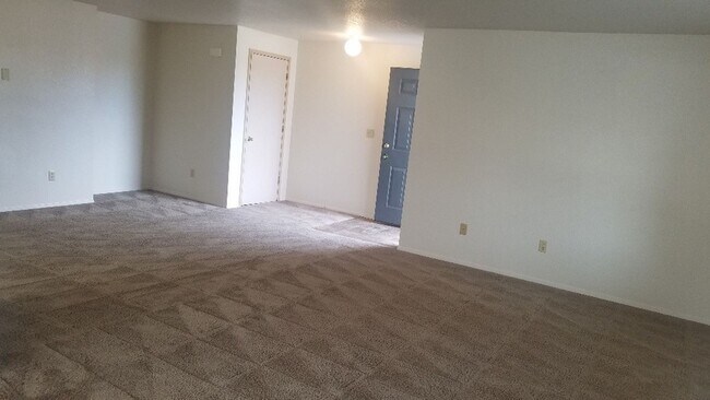 Interior Photo - 122-Ring Manor