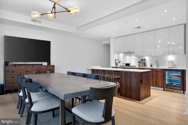 Building Photo - 1650 Silver Hill Dr