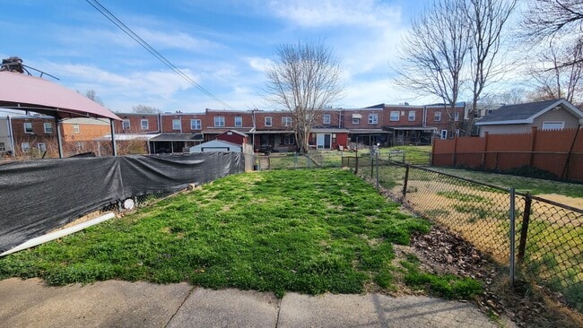 Building Photo - 119 E Laughead Ave