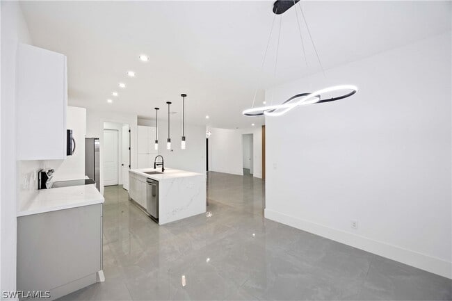 Building Photo - 3809 Sunset Rd