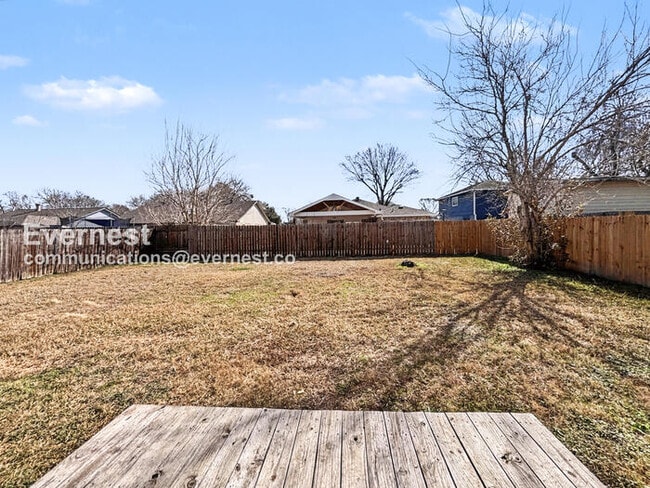 Building Photo - 15915 Rosebriar Dr