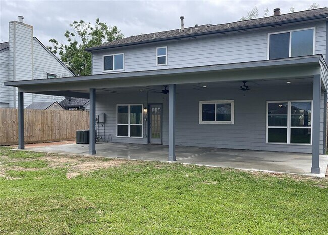 Building Photo - 2528 Sawyer Dr