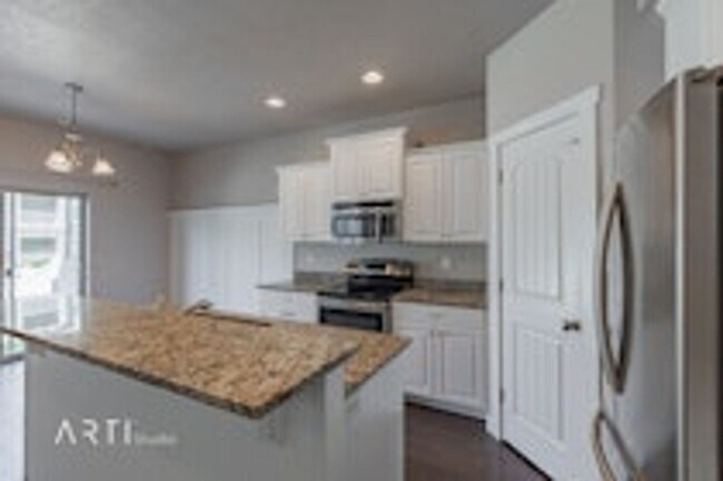 Building Photo - 1317 North Silver Crest Drive